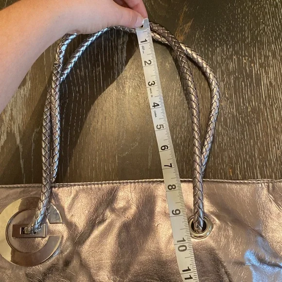 Elizabeth Grant Tote, Fully Lined in Silver with snap closure -NWOT - Picture 9 of 9